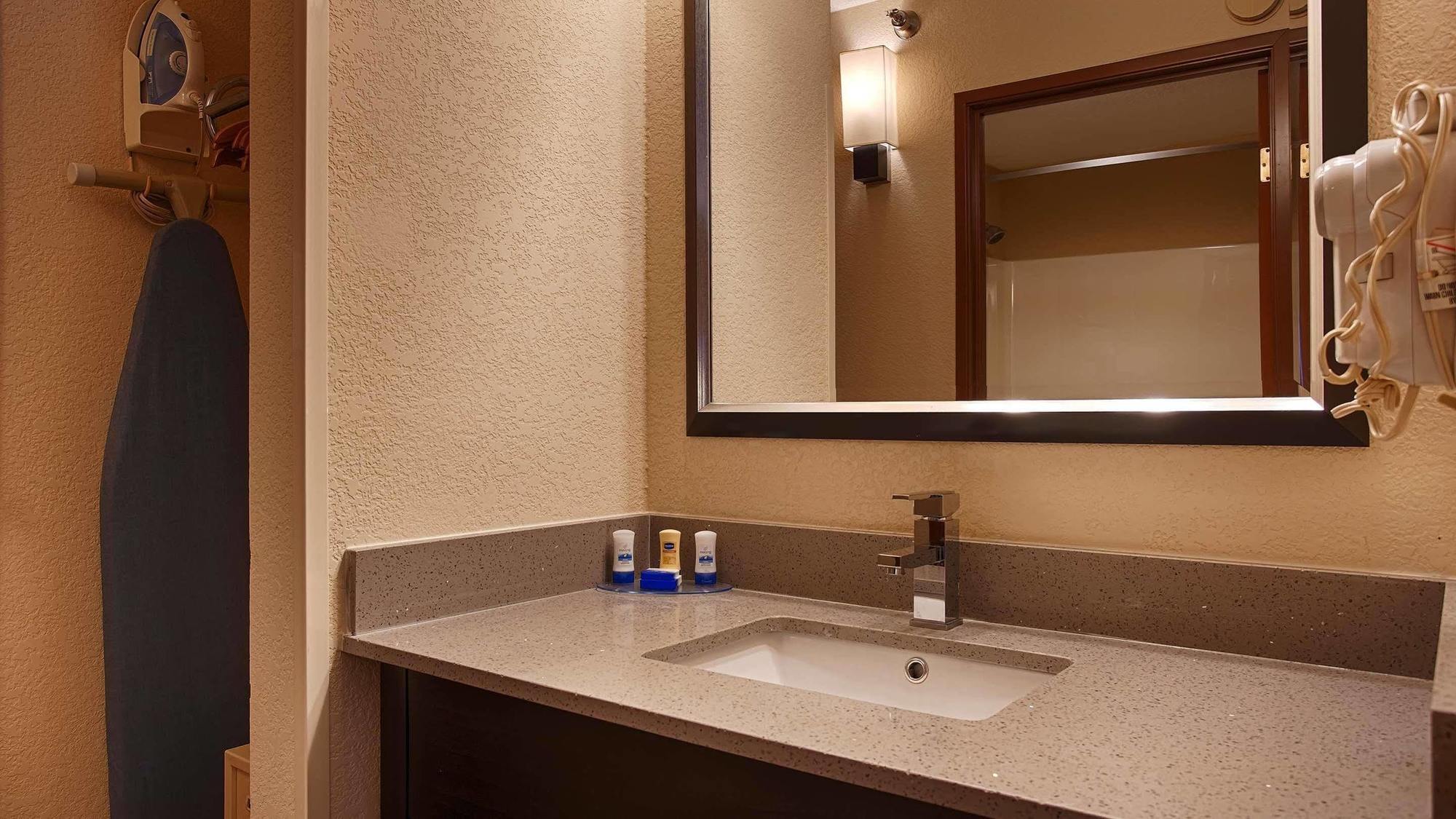 Days Inn By Wyndham Indiana Benjamin Franklin Highway Eksteriør bilde
